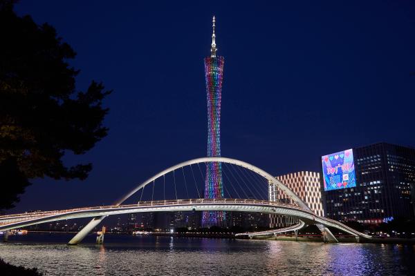 SONY ZV-E10 <br> 27mm f/4.5 1/10sec ISO 640 <br><br> 2025-04-15 18:58:05<br><br> 海心沙晚黑