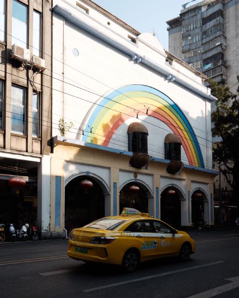 SONY ZV-E10 <br> 27mm f/8 1/500sec ISO 500 <br><br> 2024-12-19 15:02:43<br><br> 按摩店，嘉年华芬兰馆。