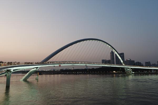 SONY ZV-E10 <br> 27mm f/8 1/2sec ISO 100 <br><br> 2025-01-07 18:03:12<br><br> 海心桥。